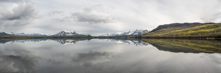 Fototapeta na wymiar Dezadeash Lake in Yukon Territory, northern Canada during spring time from campground. 