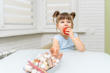 the child chooses a tomato, not junk food