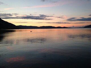 Naklejka premium sunset over the lake