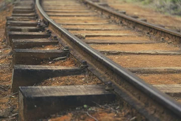 Fotobehang Close-up van oude spoorlijnen © Fernando Valle/Wirestock