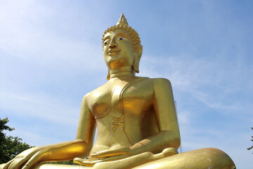 golden buddha statue