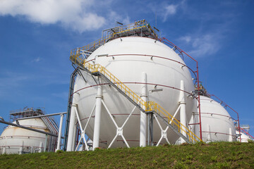Spherical tanks white in refineries