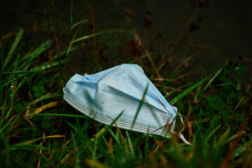 face mask polluting the environment