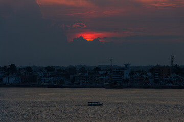 Puesta de sol desde el puerto de los bellos atardeceres Tuxpan, Veracruz, México.