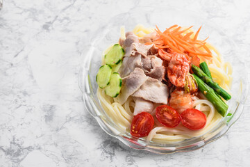 冷し豚キムチうどん