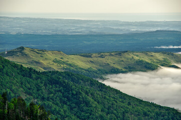 Fototapeta premium 高所から眺める山並みと雲海。
