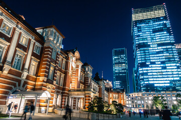東京駅　丸の内　夜