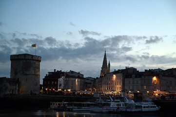 Tour de la Chaîne à La Rochelle à la tombée de la nuit
