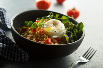 Bulgur with tomato and poached egg