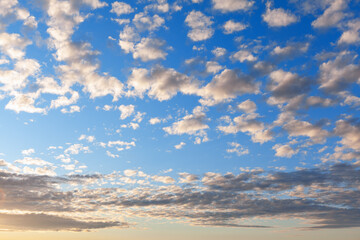 Obraz premium Middle altitude clouds . Altocumulus on the morning sky 