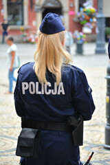 Polska policja na zabezpieczeniu zgromadzenia Wrocław Rynek.  - obrazy, fototapety, plakaty