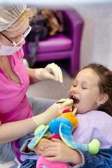 Obraz na płótnie Canvas Child at dentist's appointment