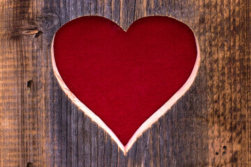 Herz, Holz geschnitzt, rot