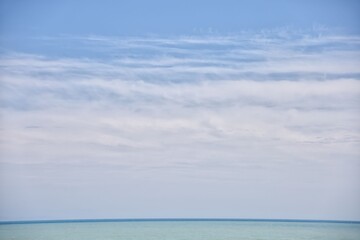 Fototapeta na wymiar 青い空白い雲