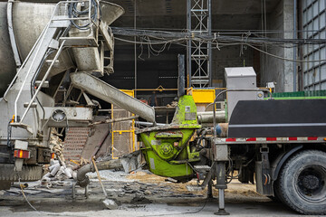 Concrete mixer truck is unloads mortar