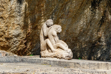 Fototapeta na wymiar Statue of flea monkeys - Arjuna's Penance in Mamallapuram, an Unesco World Heritage Site in Tamil Nadu, South India, Asia