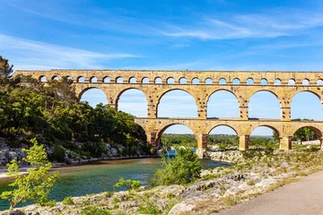 Papier Peint photo autocollant Pont du Gard Picturesque antique bridge - aqueduct