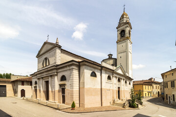Fototapeta na wymiar chiesa di San Nicolo a Isola Dovarese