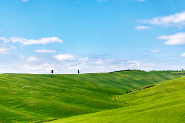 Obraz premium Valley in a rural landscape with fields and hills