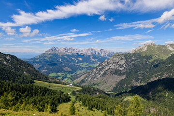Fototapeta na wymiar Val di Fassa e Gruppo del Catinaccio-Trentino