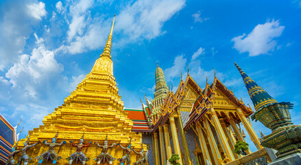 Fototapeta premium Wat Phra Kaeo, Temple of the Emerald Buddha Wat Phra Kaeo is one of Bangkok's most famous tourist sites and it was built in 1782 at Bangkok, Thailand
