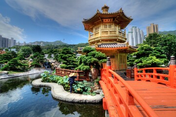 Fototapeta premium Man Painting The Pavilion of Absolute Perfection, Nan Lian Garden, Hong Kong.