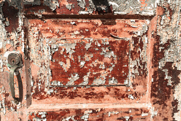 Fototapeta premium Czerwono brązowe tło, tekstura zniszczona brudna ściana, popękana struktura.