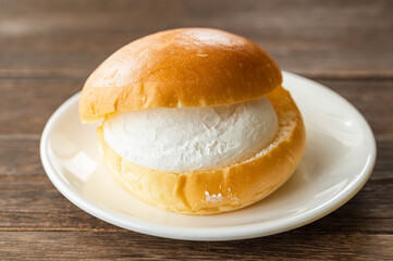 お皿の上のマリトッツォ