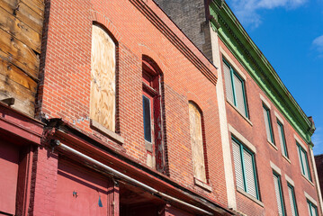 Obraz premium Abandoned buildings in Midwest town.