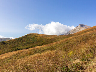Fototapeta na wymiar Panoramic views of the mountains from hiking trails in the mountainous area on a warm, sunny autumn day, walking and communicating with nature.