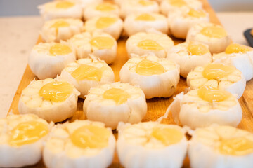 Garlic and honey. Baking whole garlic heads with honey.