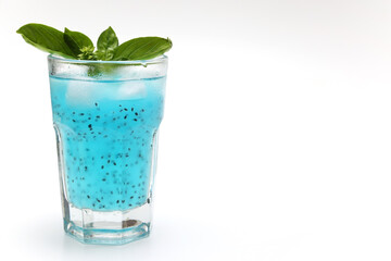 水色のバジルシードドリンク
