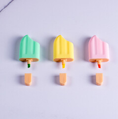 Marcadores escolares. Resaltadores