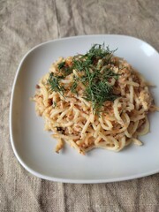 spaghetti with pesto sauce