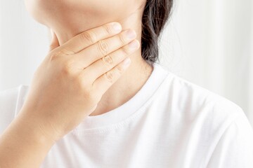 A woman has a cough, cold, sore throat, phlegm.