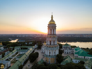 Obraz premium Kiev Pechersk Lavra at dawn. Clear morning. Aerial drone view.