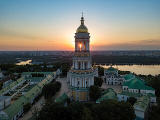 Obraz premium Kiev Pechersk Lavra at dawn. Clear morning. Aerial drone view.