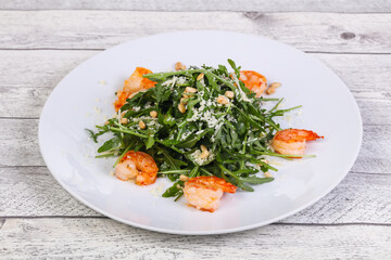 Rocket salad with prawn, parmesan cheese