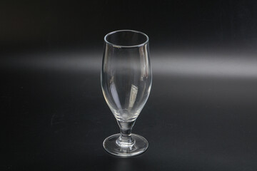 Empty glass for vine or water