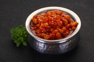 Baked kidney with tomato sauce