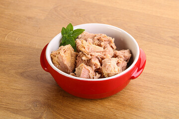 Canned tuna fish with oil