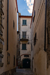 Straße in der Altstadt von Cortona in der Toskana in Italien