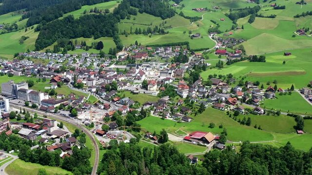 Ein kleiner Schwenk &uuml;ber Entlebuch, Kanton Luzern, Schweiz (Juni 2021)