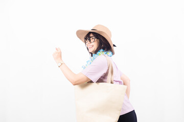 旅行に出かける女性