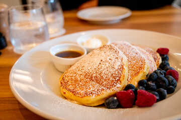 フルーツとふわふわなパンケーキ