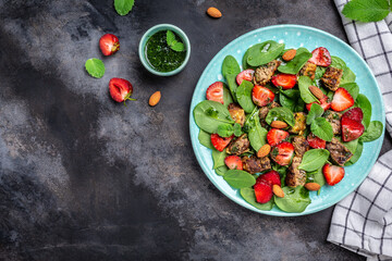 Grilled chicken liver, Strawberry and fresh vegetable salad of spinach, almond and mint. Ketogenic diet dinner, Keto paleo lunch. diet menu, banner, recipe place for text, top view