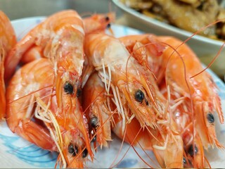 cooked shrimps in the dish design for delicious seafood background