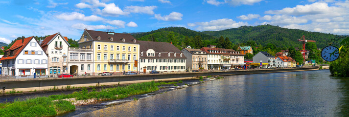 Gernsbach Stadtpanorama mit Fluss Murg