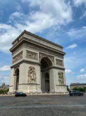 Fototapeta na wymiar Arc de Triomphe, place de l'Etoile à Paris