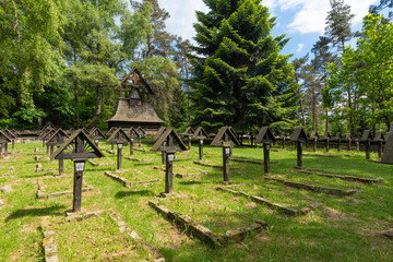 Fototapeta na wymiar Cmentarz z wojenny nr 60 z czasów I Wojny Światowej na Przełęczy Małastowskiej